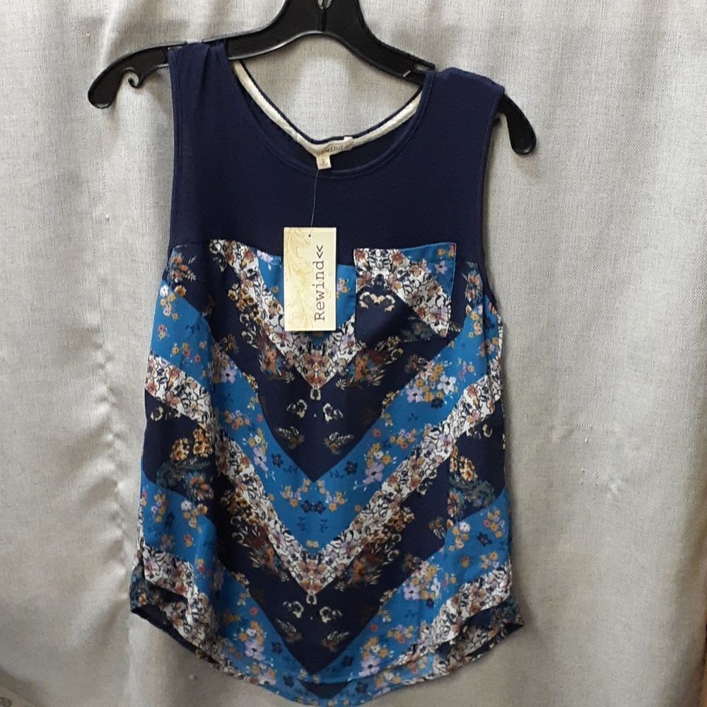 ‎NWT Rewind cool floral top size Large with flowy bottom.